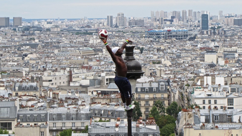 "Futbol en el Cielo de Paris" de Roberto Gil