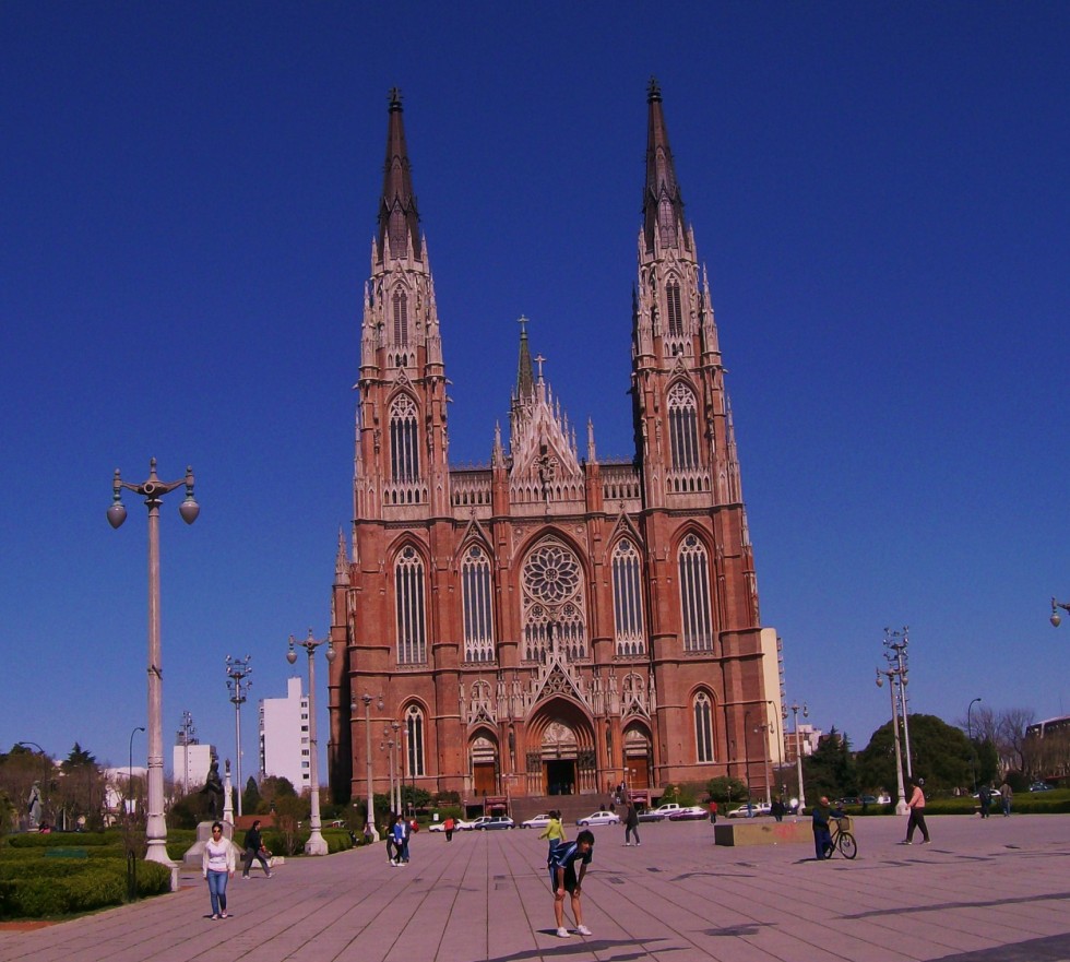 "basilica de La Plata" de Simon Medina