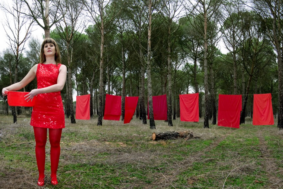 "Mujer de rojo" de Miguel Vallinas Prieto