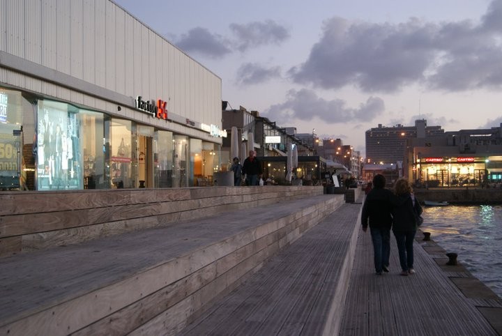 "Paseando por la marina" de Edgardo Lichtensztein