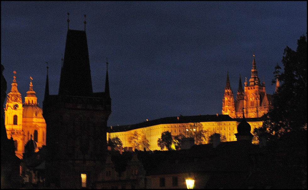 "CASI DE NOCHE, EN PRAGA" de Salomon Malec