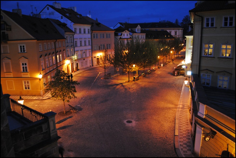 "AMANECE EN PRAGA, SON LAS 5 A.M." de Salomon Malec