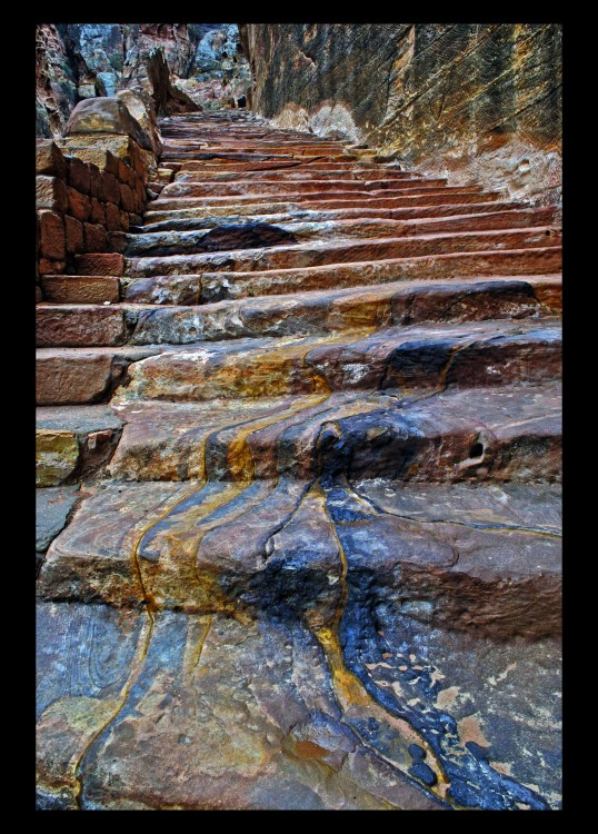 "El arcoiris rod por la escalera..." de Anala Cayolo