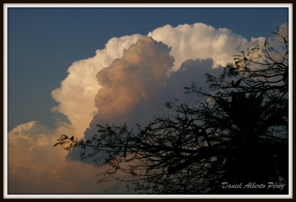 "nubes de colores" de Daniel Alberto Prez