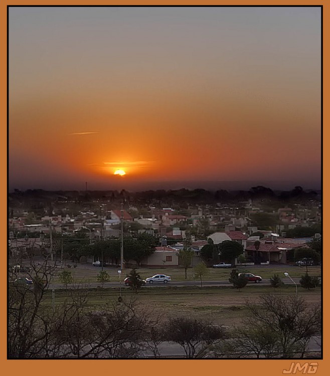 "Atardecer en la ciudad" de Jorge Muoz Graf