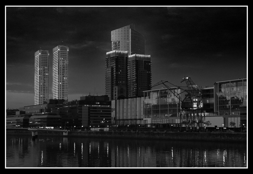 "Madero de noche" de Hugo Lorenzo