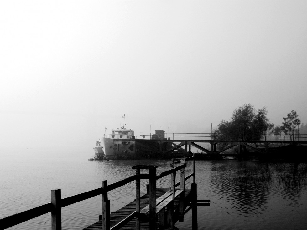 "Anclado hasta que levante la niebla" de Alberto Matteo