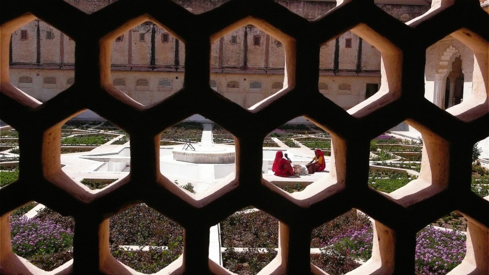 "Patio de mujeres" de Roberto Jorge Escudero