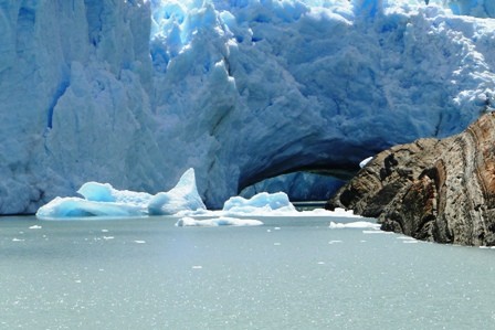 "cueva en el glaciar" de Amparo Josefina Maggi
