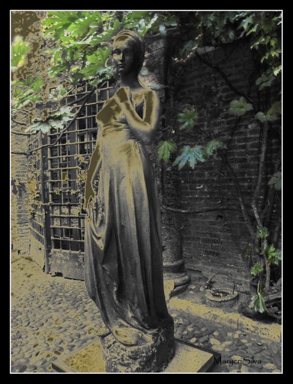 "Giulietta en su patio de Verona" de Maria Cristina Silva