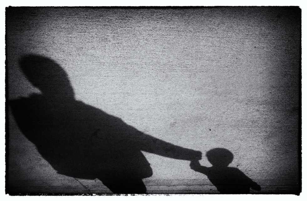 "Sombras de la mano" de Analia Coccolo