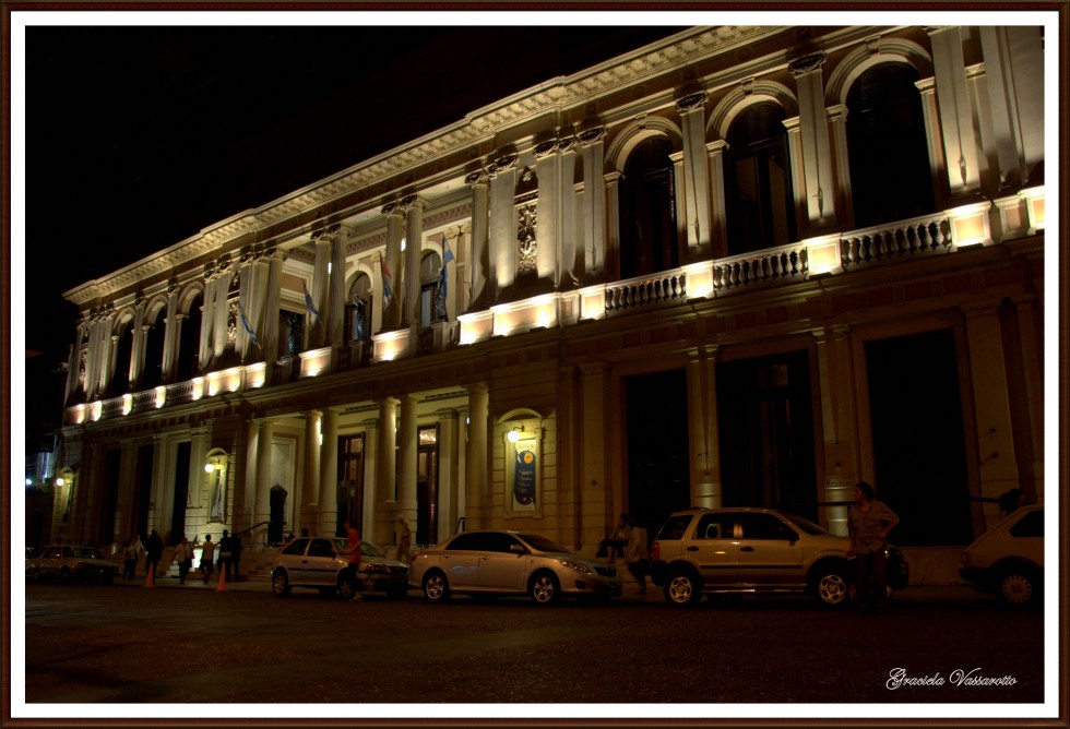 "`Patio Olmos, Cordoba`" de Graciela Del Rosario Vassarotto