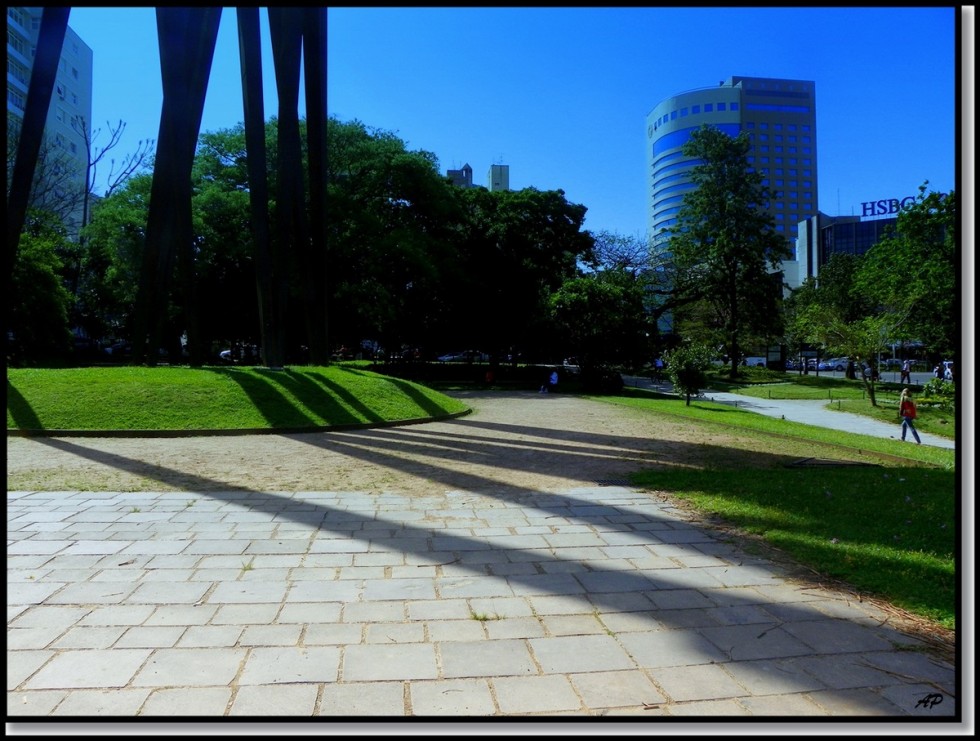 "SOMBRAS EN PARQUE" de Anglica Pegas