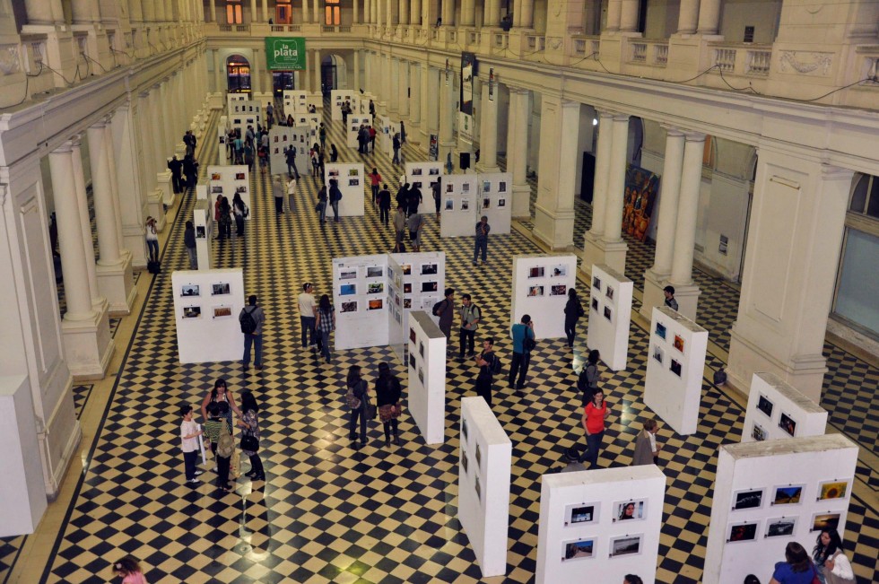 "Fotografos de La Plaza.." de Carlos Rango