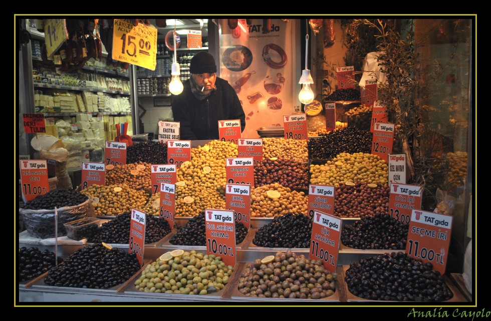 "El vendedor de aceitunas" de Anala Cayolo