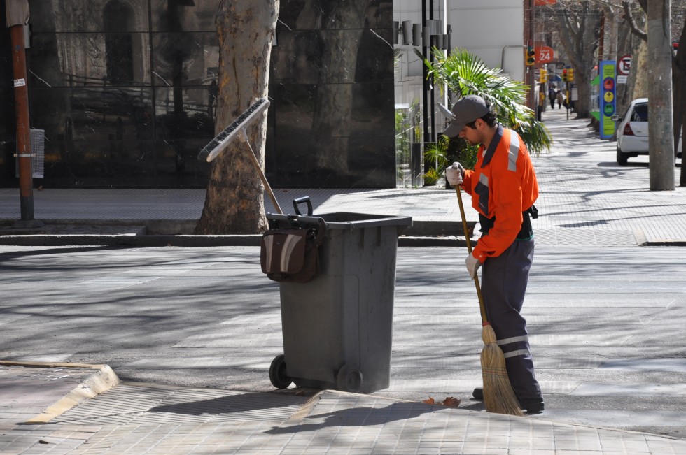 "trabajador de la Municipalidad de Mendoza" de Jose Alberto Vicente