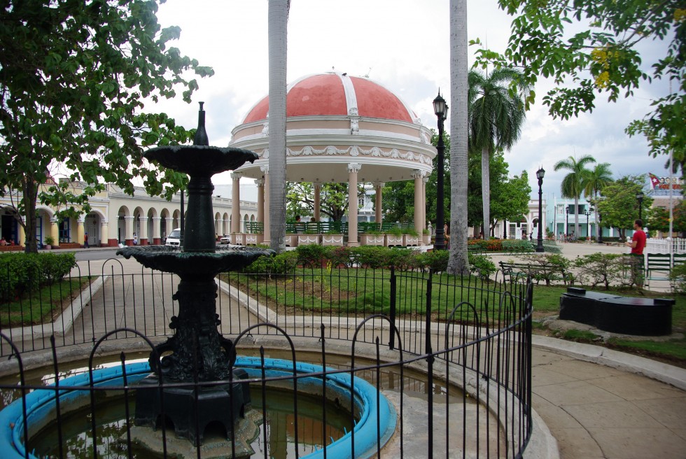 "Plaza principal" de Juan Carlos Barilari