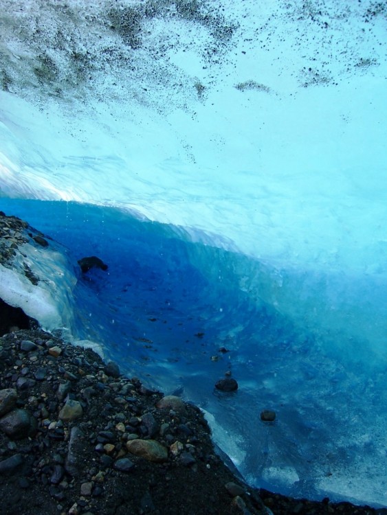 "cueva en el glaciar" de Amparo Josefina Maggi