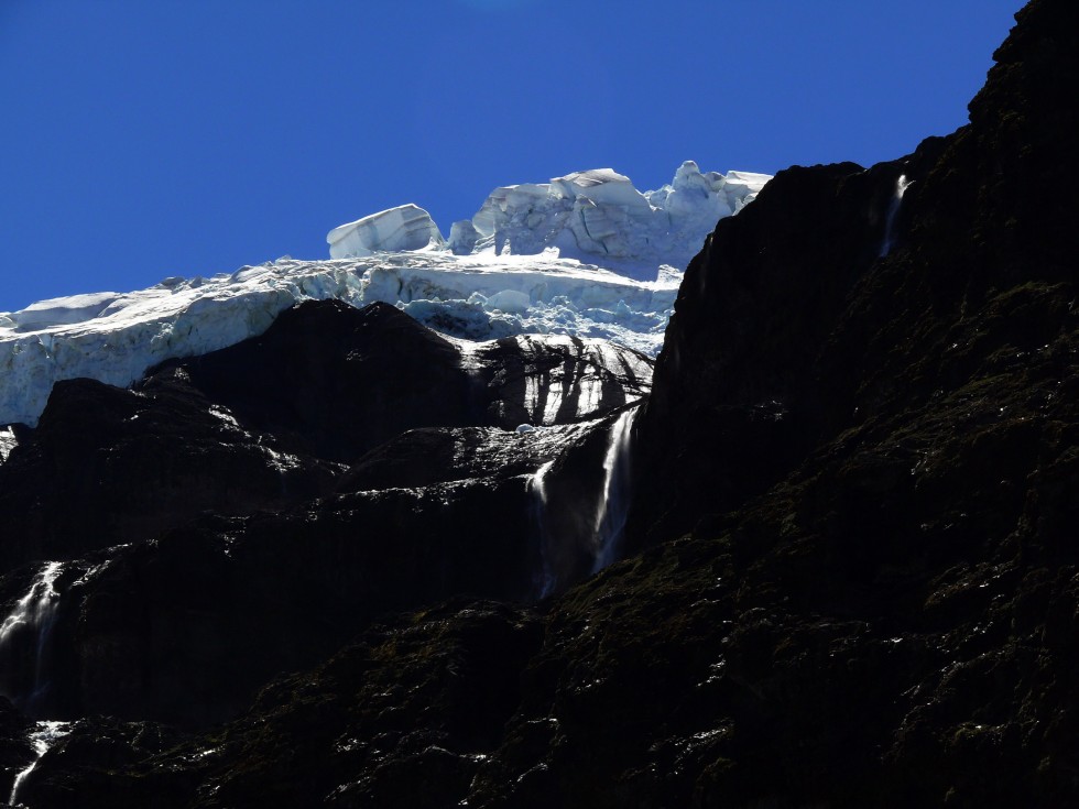 "Ventisquero y cascada" de Juan Carlos Barilari