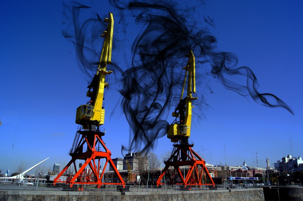 "Humo negro en Puerto Madero!!!" de Adolfo Fioranelli