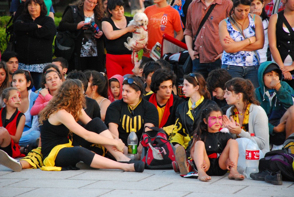 "coloridos... en amarillo y negro..." de Mara Alejandra Arce