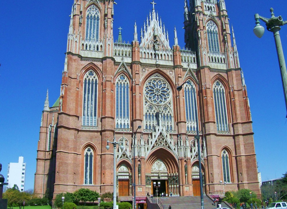 "catedral de La Plata" de Simon Medina