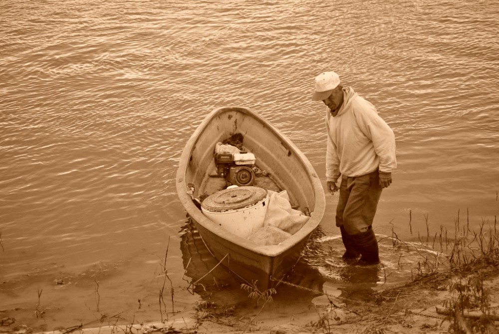 "Volviendo de la pesca." de Juan Manuel Martnez.