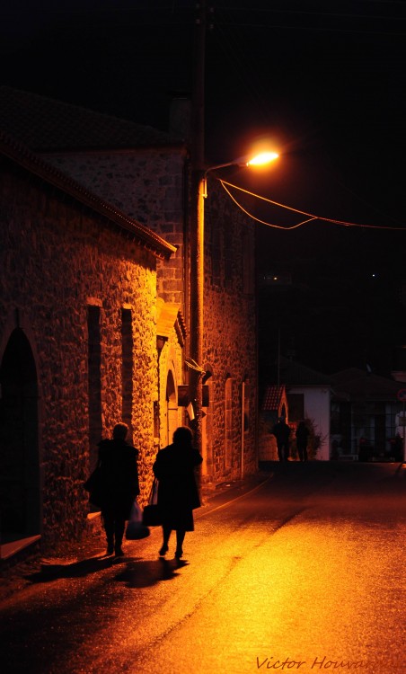 "CAMINATA NOCTURNA" de Victor Houvardas