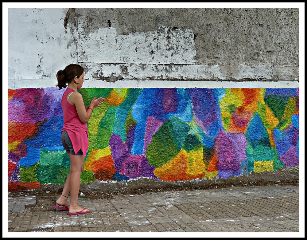 "Caminata multicolor" de Alberto Elizalde
