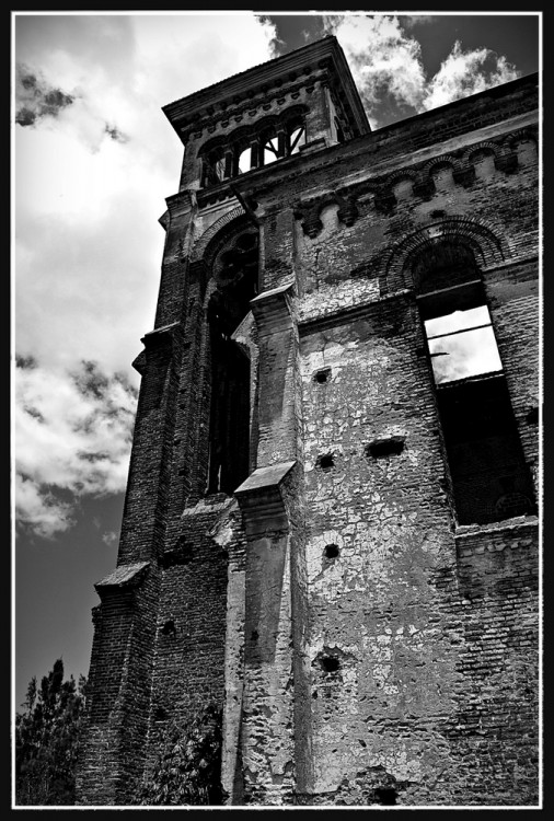 "Iglesia abandonada" de Sylvia Sabatini