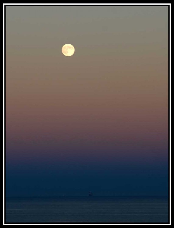 "Amanecer en el Mediterraneo." de Mauricio Alejandro Granata.