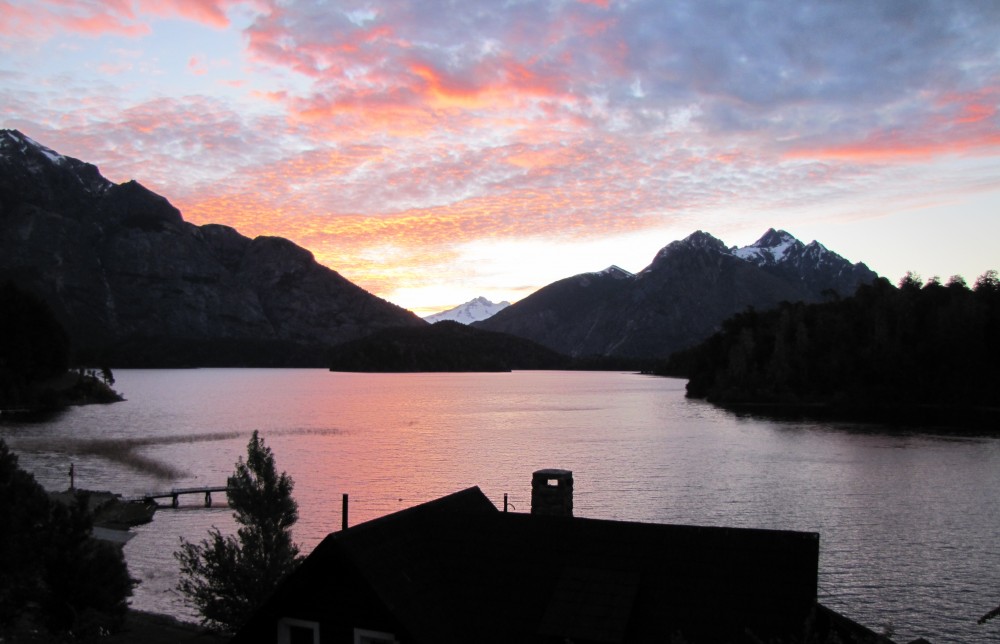 "Atardecer - Lago Moreno - Bariloche - 2010" de Susana Muniagurria