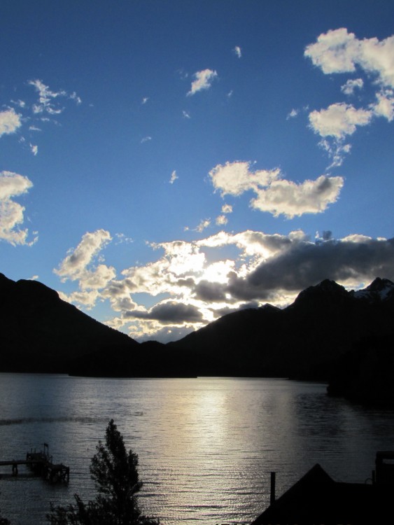 "Atardecer - Lago Moreno - Bariloche - 2010" de Susana Muniagurria