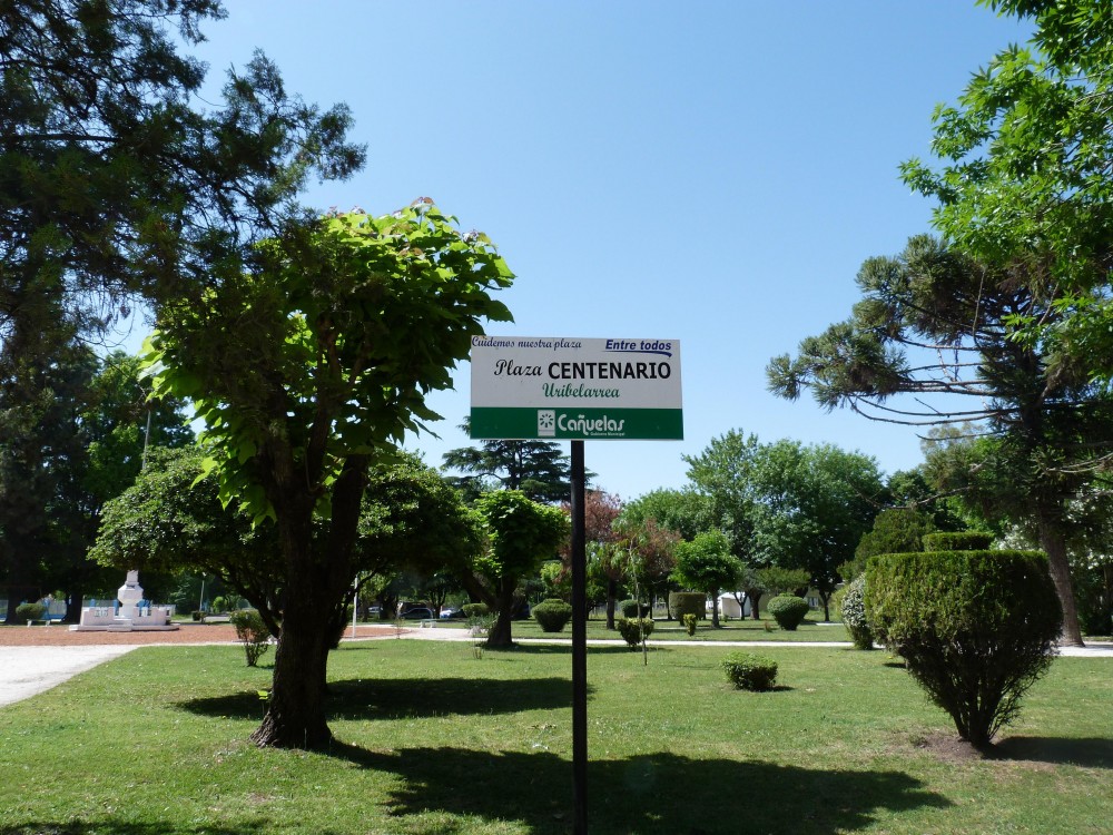 "plaza centenaria" de Hector Mao