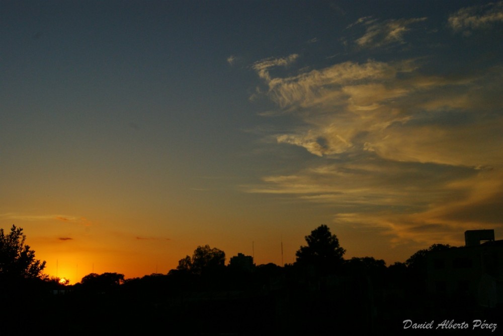 "atardecer desde el techo..." de Daniel Alberto Prez