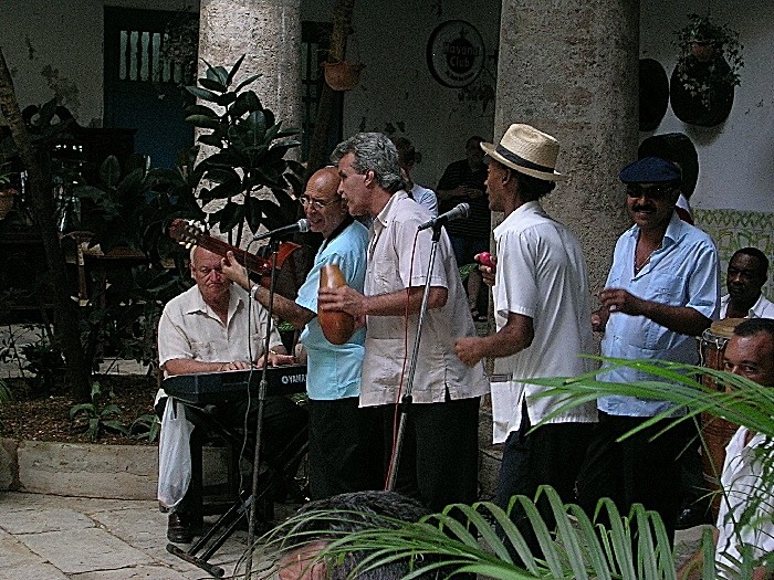 "con la musica en la sangre" de Carlos Maximo Suarez