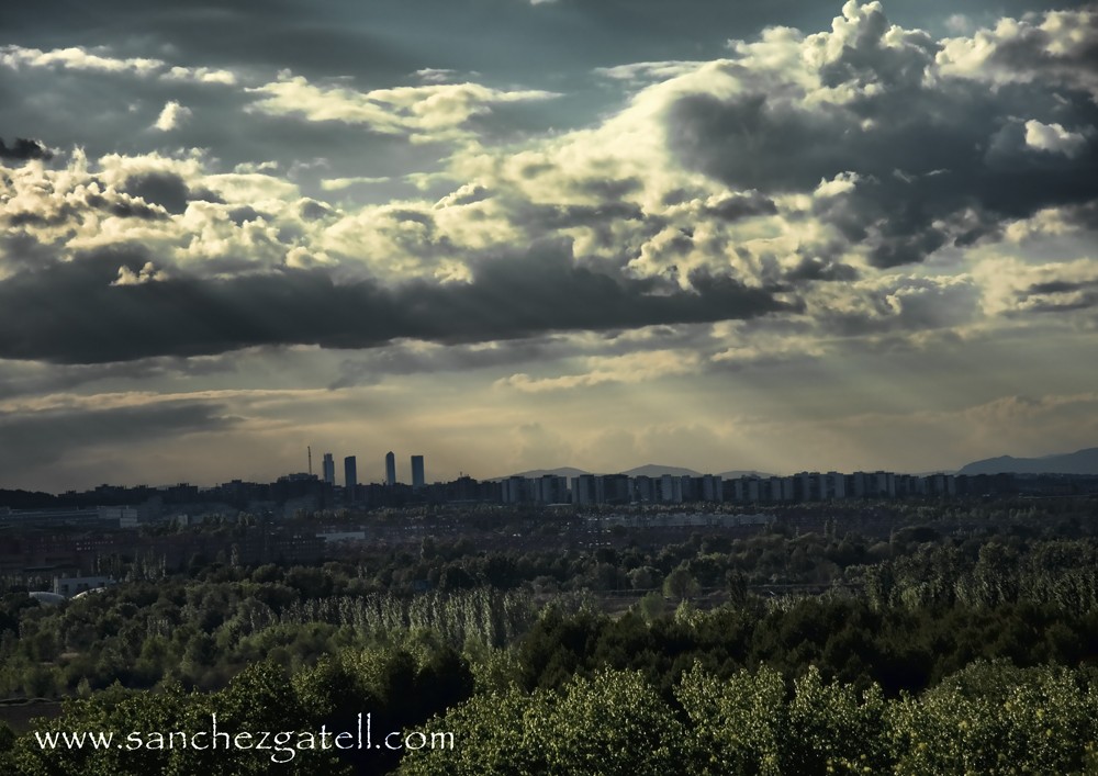 "Tormenta sobre Madrid" de Eduardo Snchez Gatell