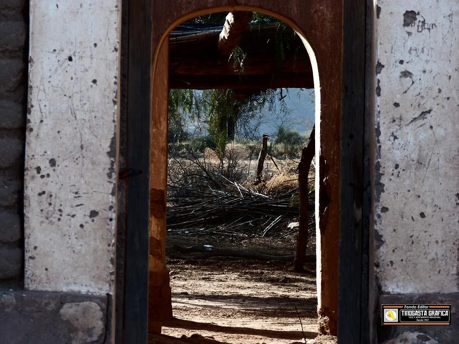 "La Puerta de los recuerdos y del xodo" de Adolfo Antonio Daz