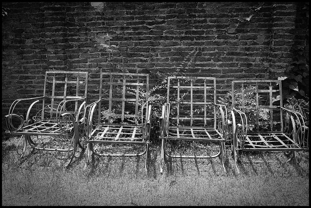 "Sillones abandonados." de Luciana Acua