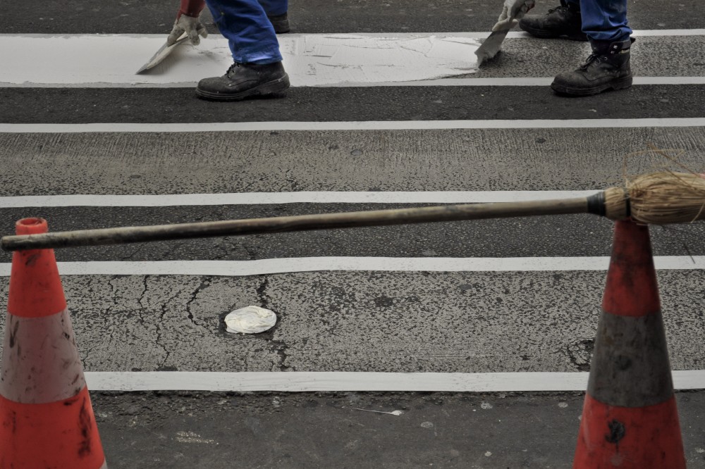 "Pies que hacen caminos" de Alberto Ortiz