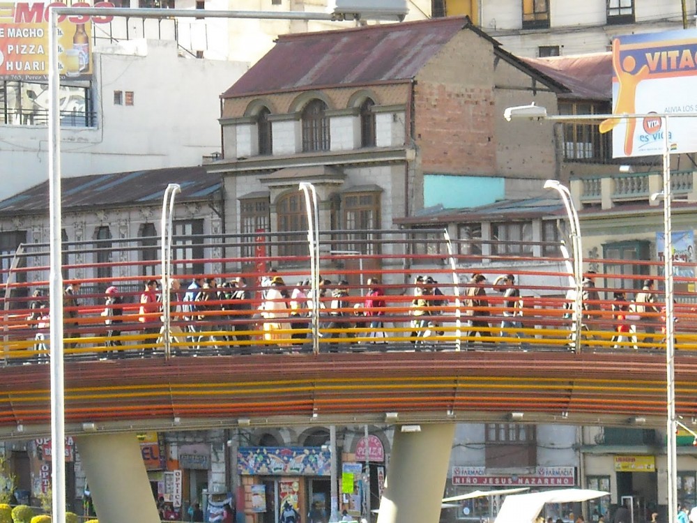 "Puente de colores" de Luis Fernando Altuzarra Bustillos