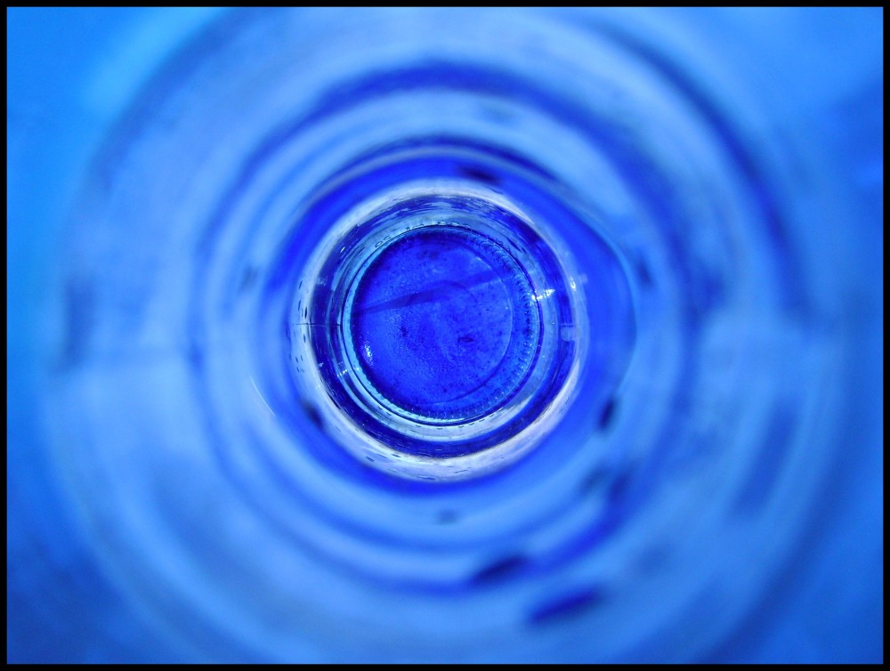 "garrafa azul" de Valeria Montrfano