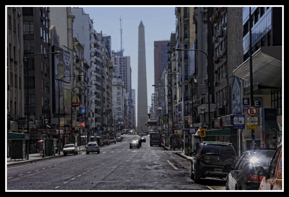 "Av. Corrientes" de Hugo Lorenzo