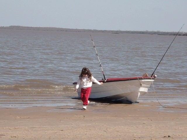 "en la playa del rio" de Roxy Quevedo