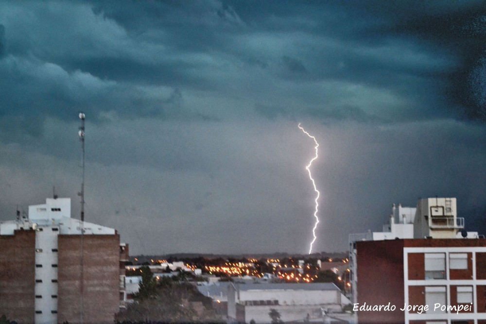 "Tarde de tormenta" de Eduardo Jorge Pompei