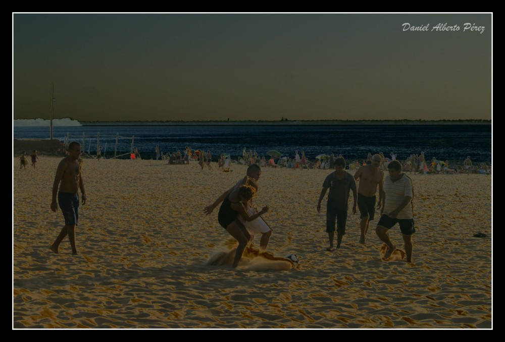 "picadito mixto de futbol playa" de Daniel Alberto Prez