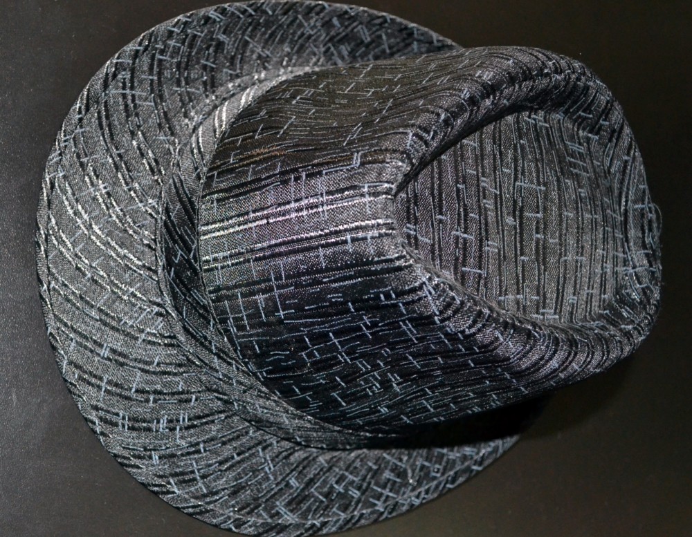 "El Sombrero Negro" de Pamela Bertoni