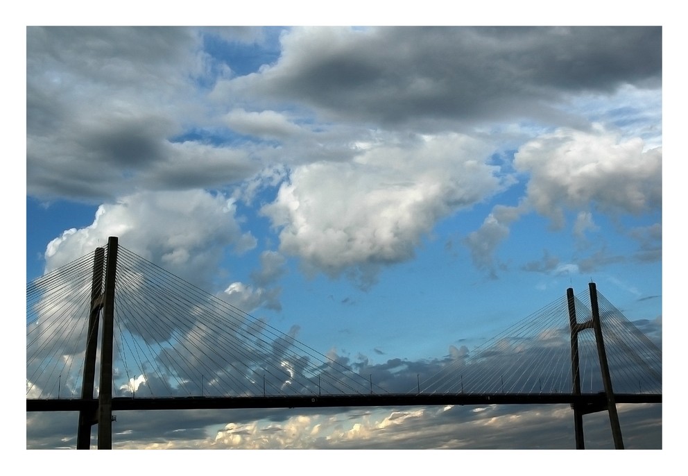 "Nubes del puente" de Rafa Lanuza