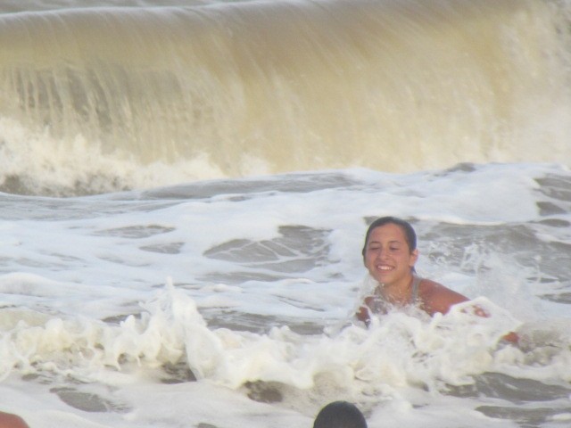 "cuidado con la ola!!!!!!!!!!!" de Mara Alejandra Videla