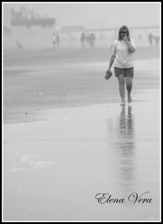 "Neblina pura en la playa." de Vera Elena